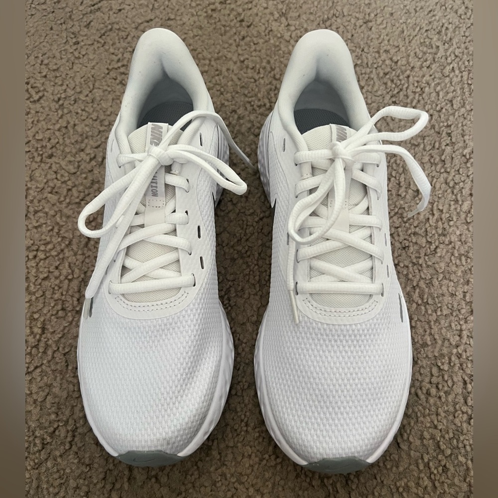 Nike Revolution 5 Grey/White Running Sneakers Men’s US Size 8
